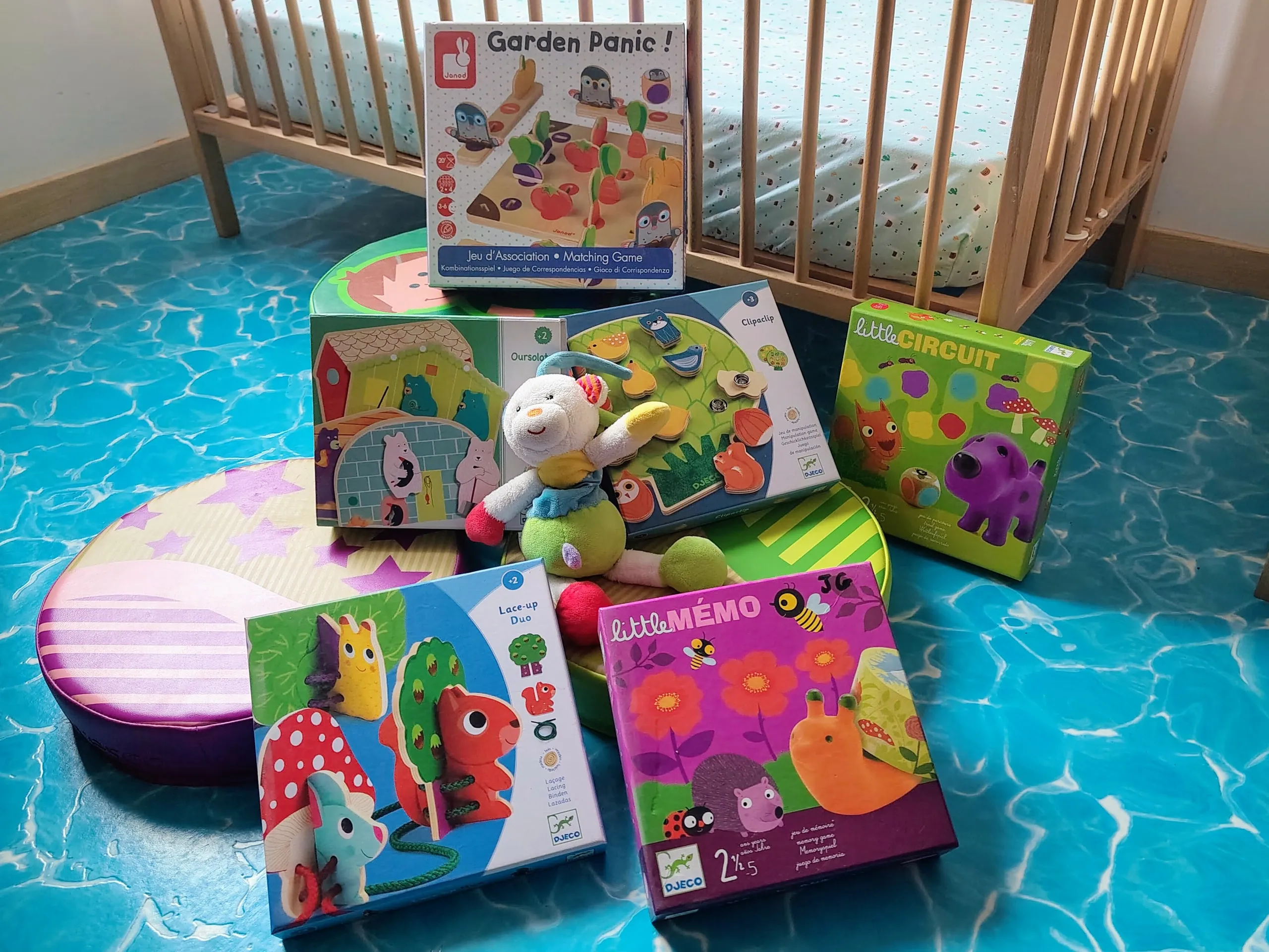 Enfants jouant à des jeux coopératifs