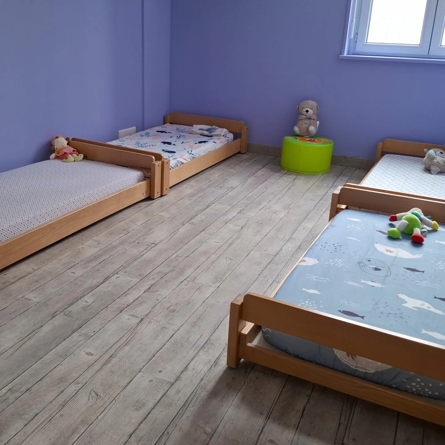 Chambre aménagée pour la sieste des enfants