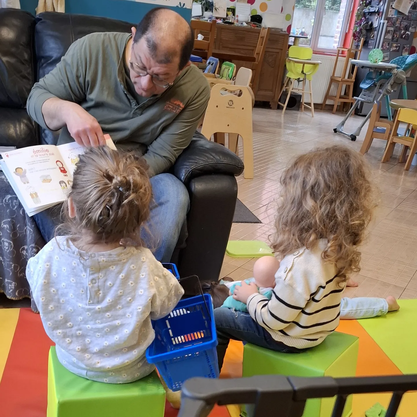 Échange entre professionnels de la petite enfance