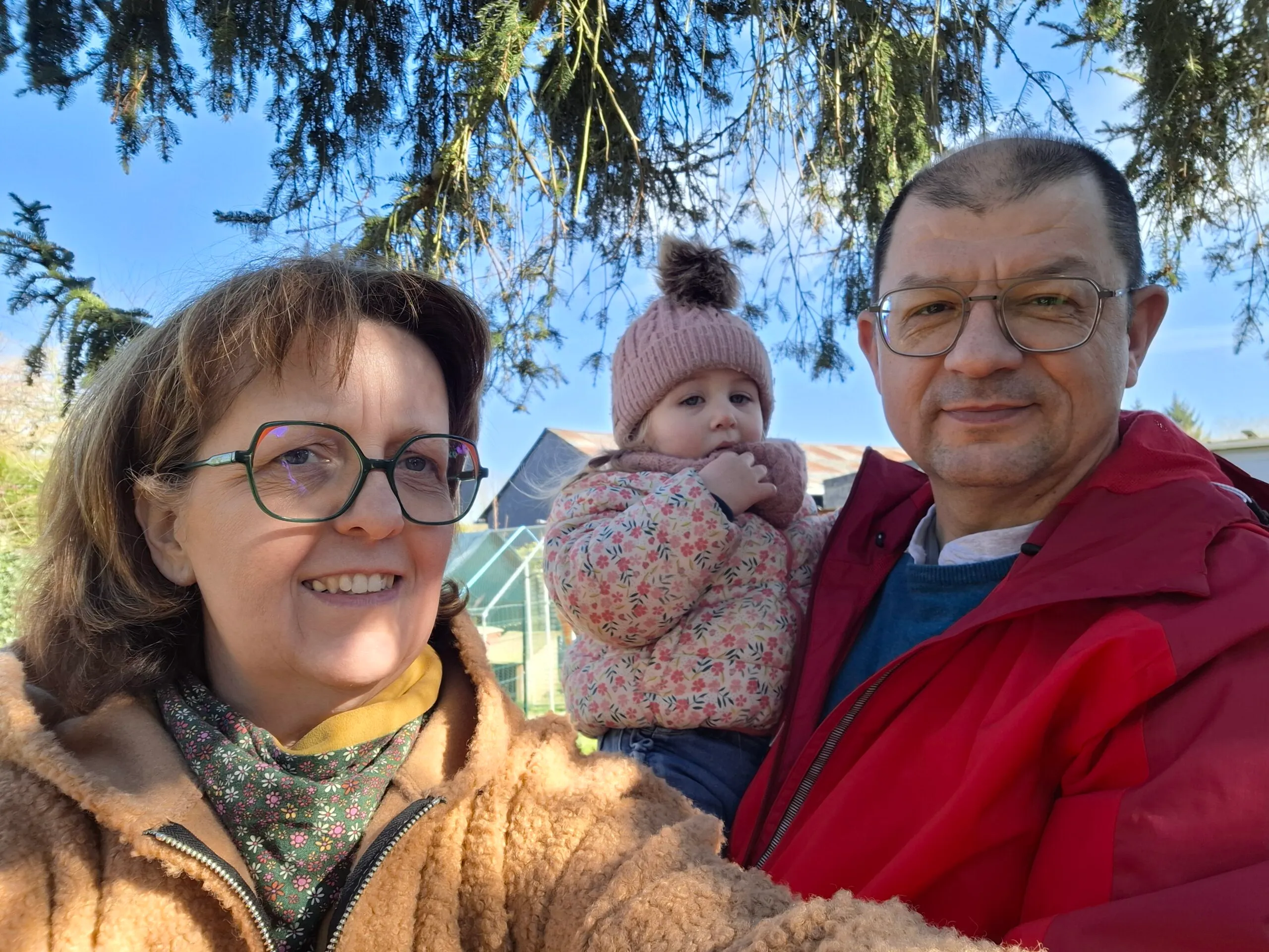 Cédric et Maïté dans leur maison, lieu d'accueil familial